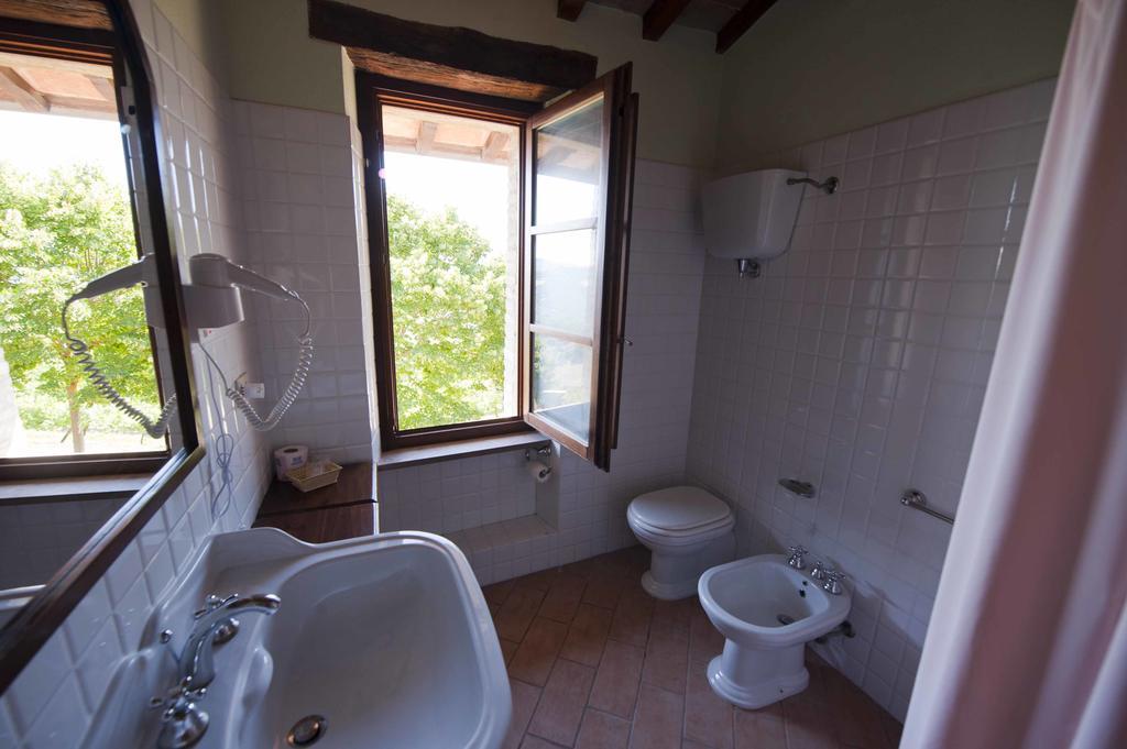 Agriturismo Tenuta Di Biscina Habitación foto